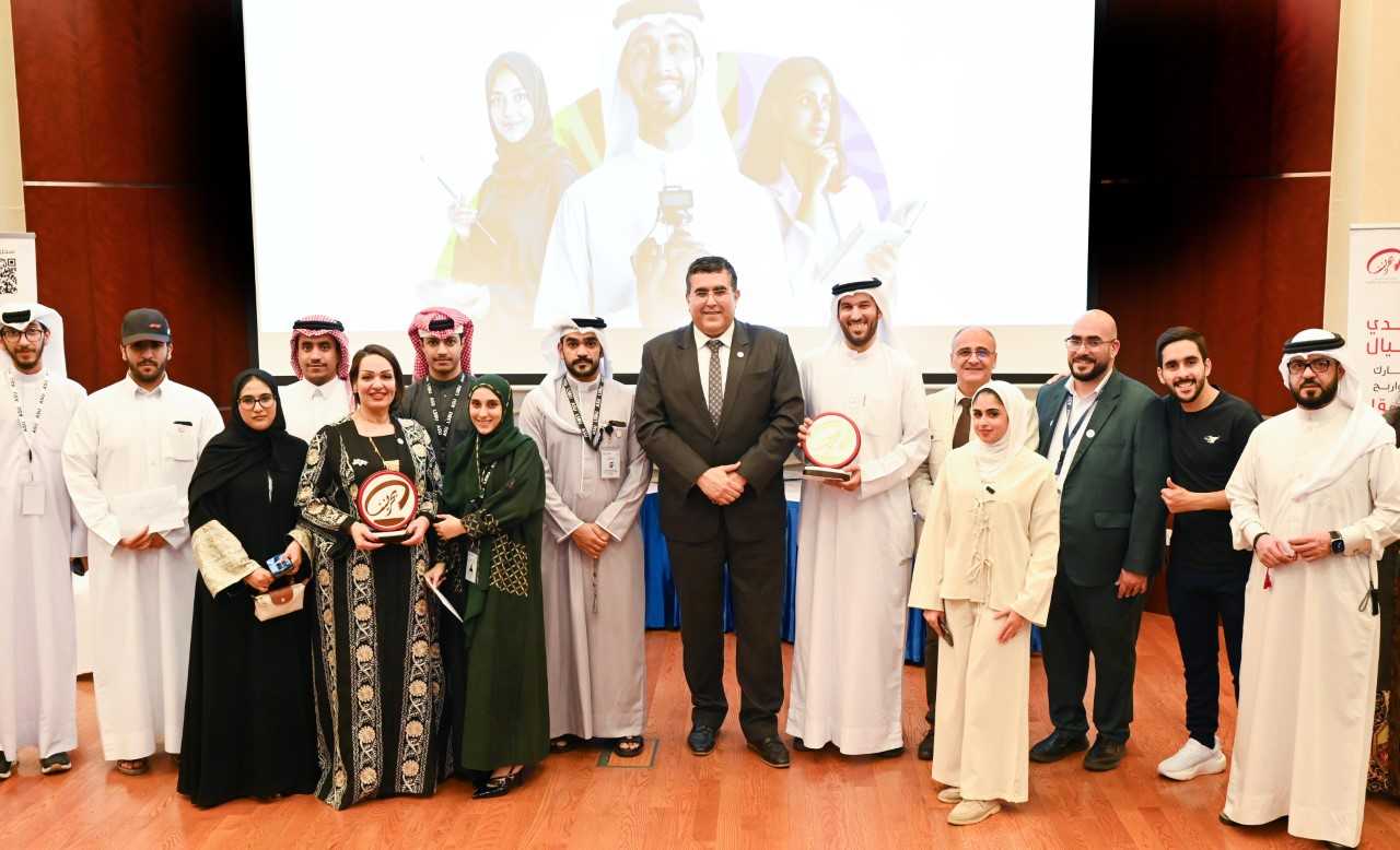 بمشاركة أكثر من 120 طالبًا وأستاذًا من 12 جامعة ... المكتب التنفيذي لبحريننا ينظم تحدي الجامعات لتعزيز الانتماء الوطني<